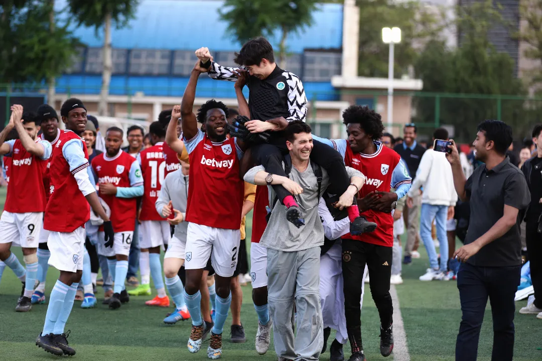 od体育官网登录网址-关于足球联赛赛程：多队备战决胜阶段气氛热烈的信息