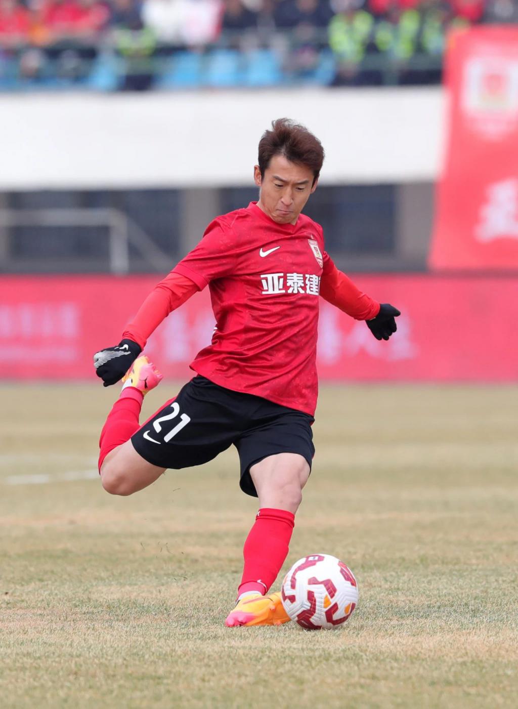 od体育登录入口-长春亚泰队员奋勇拼搏，逆转胜利的简单介绍