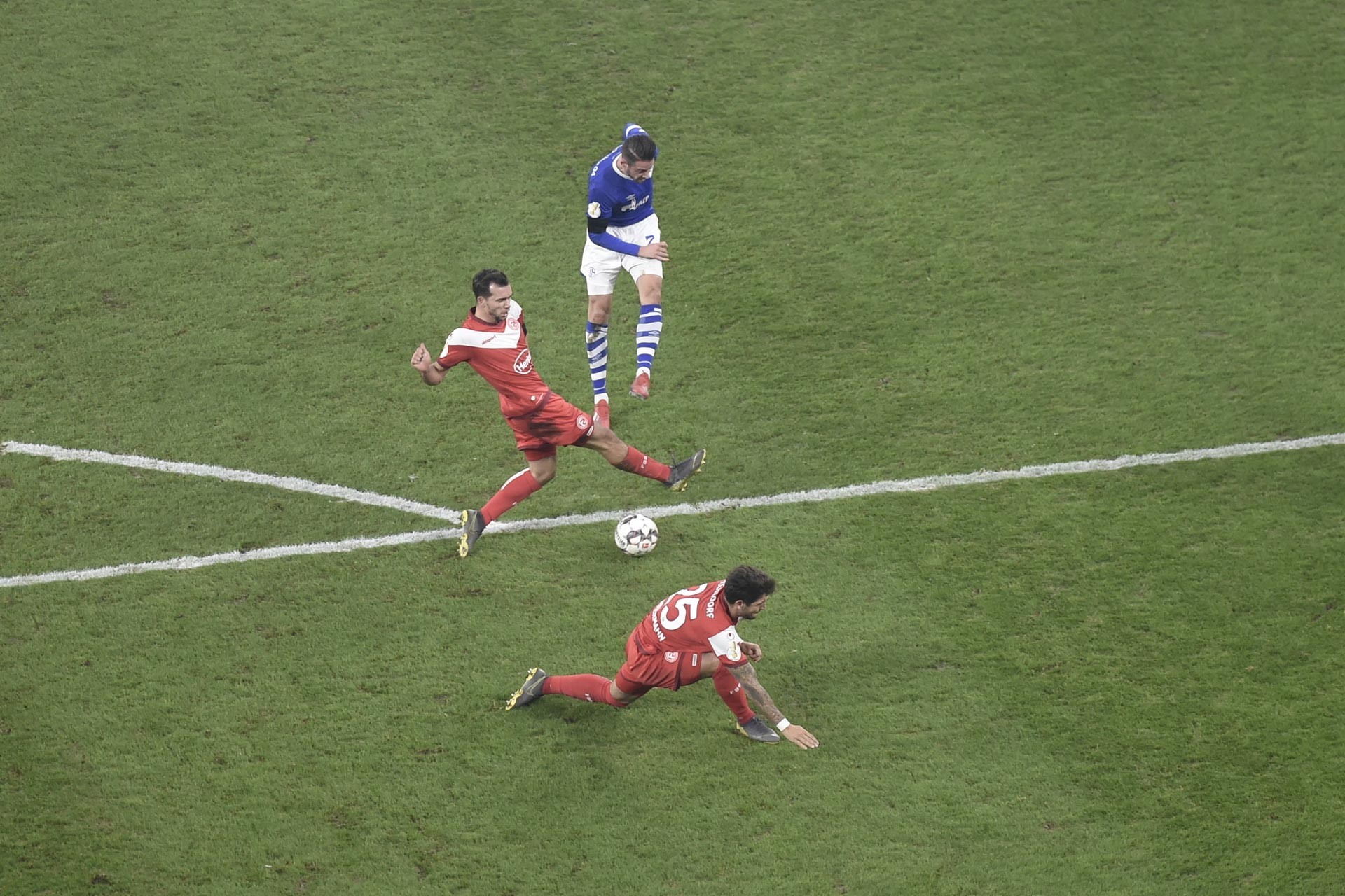 od体育vip注册-包含沙尔克04主场不敌对手，欧战梦渐遥远的词条