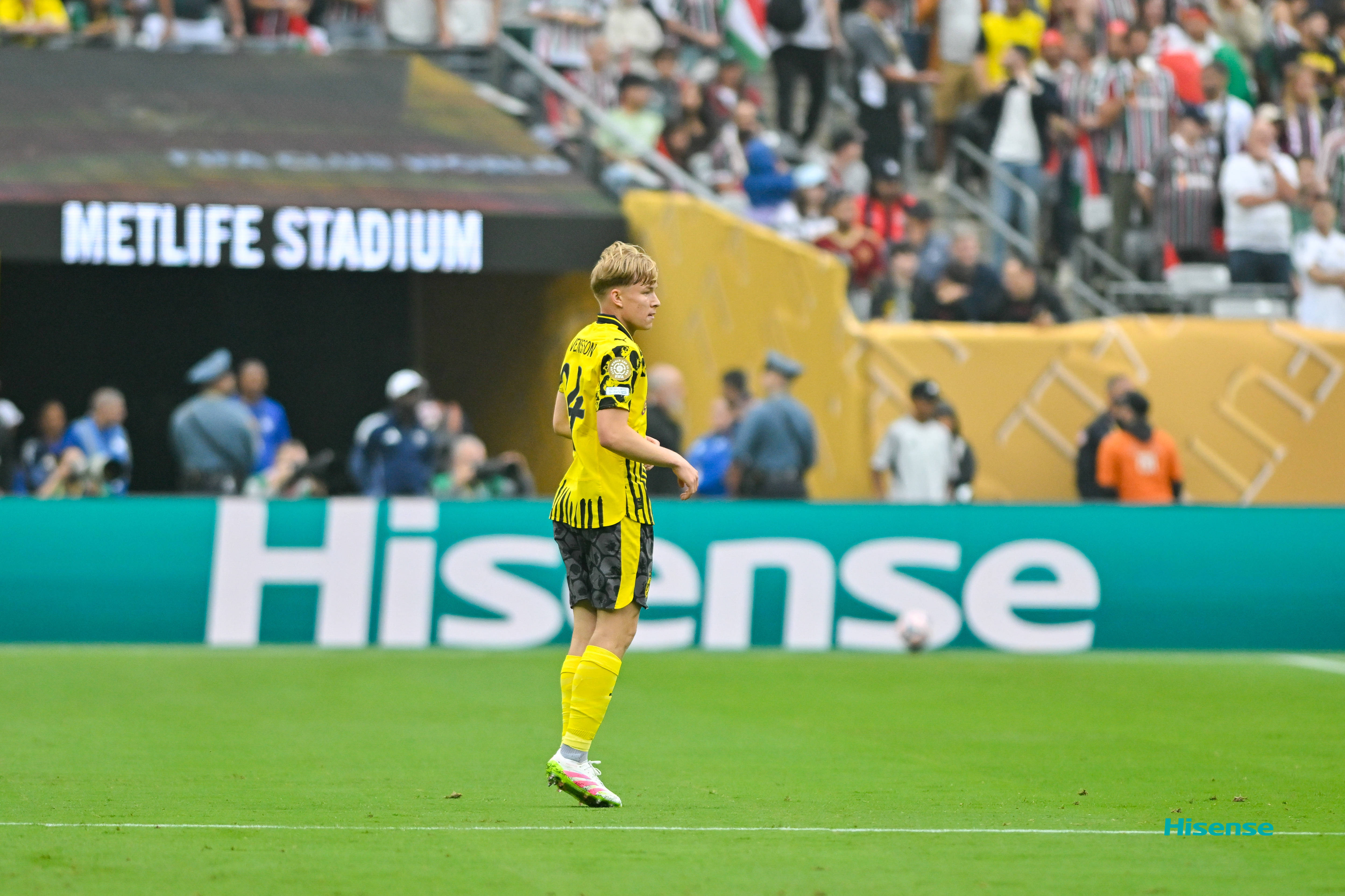 od体育平台-阿拉维斯门将神勇扑救，助球队力保不败