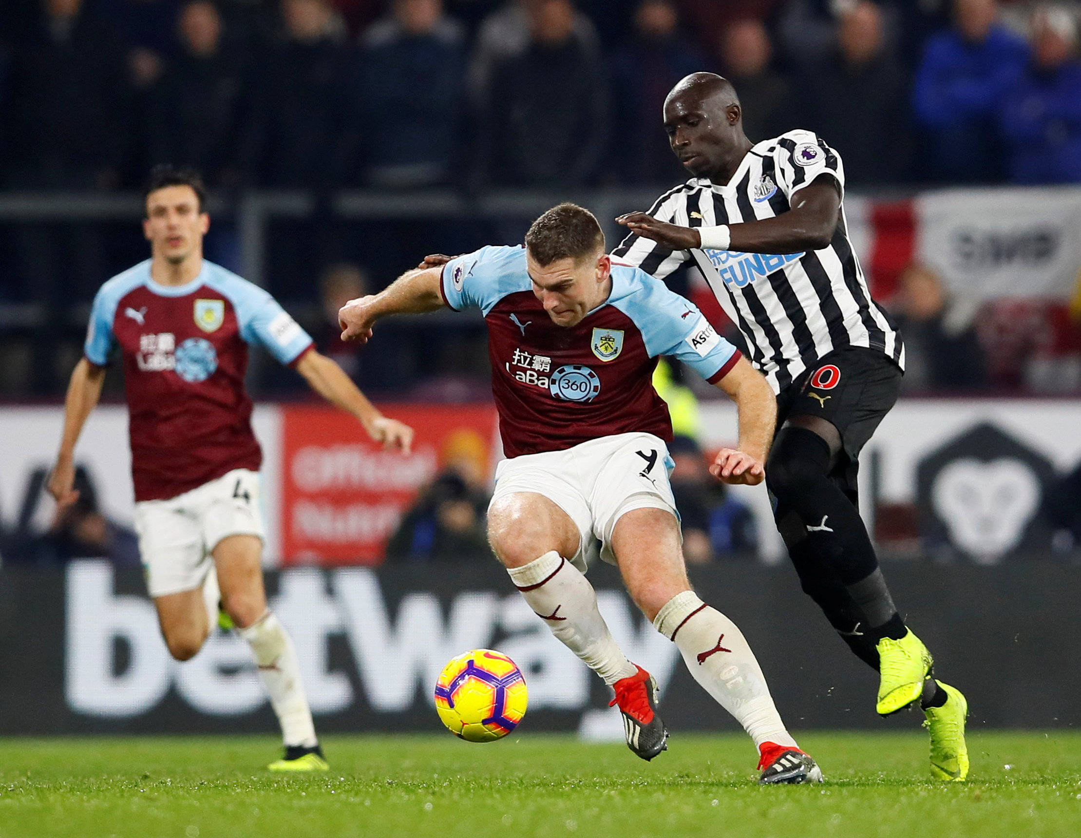 od体育电竞-包含斯图加特客场逼平不来梅，踢出互交白卷的词条