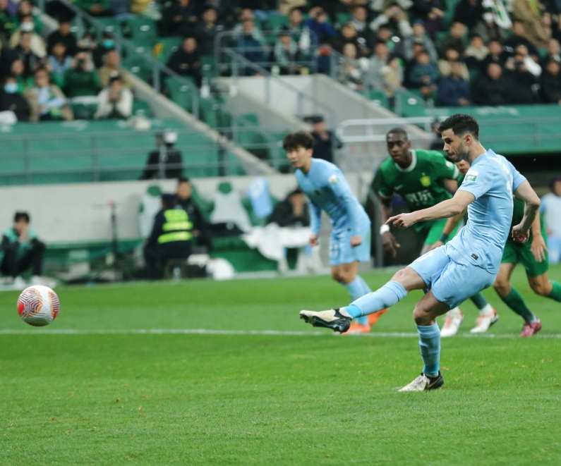 od体育网址-主场球队在比赛中夺得胜利领先对手