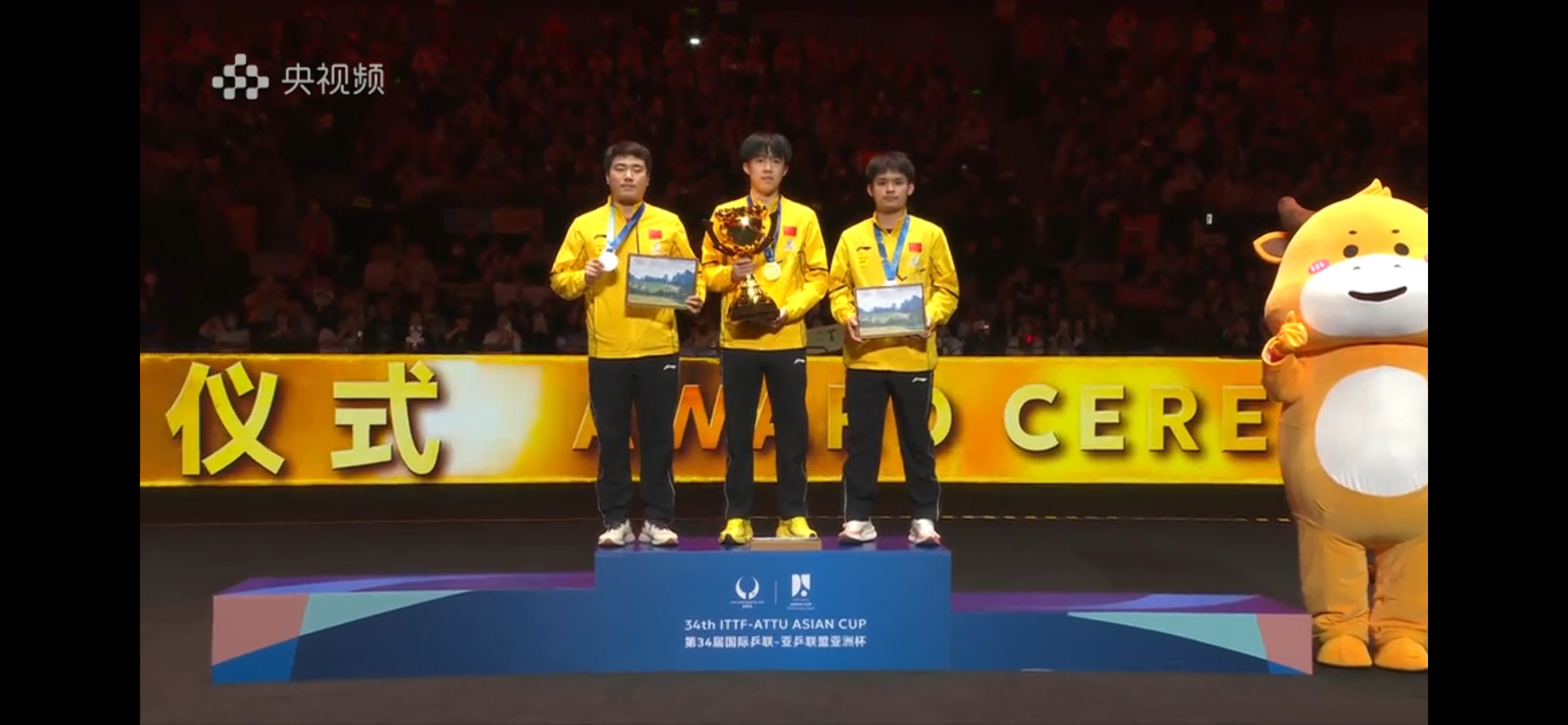 关于独乐乐不如众乐乐,球员庆功合照曝光的信息