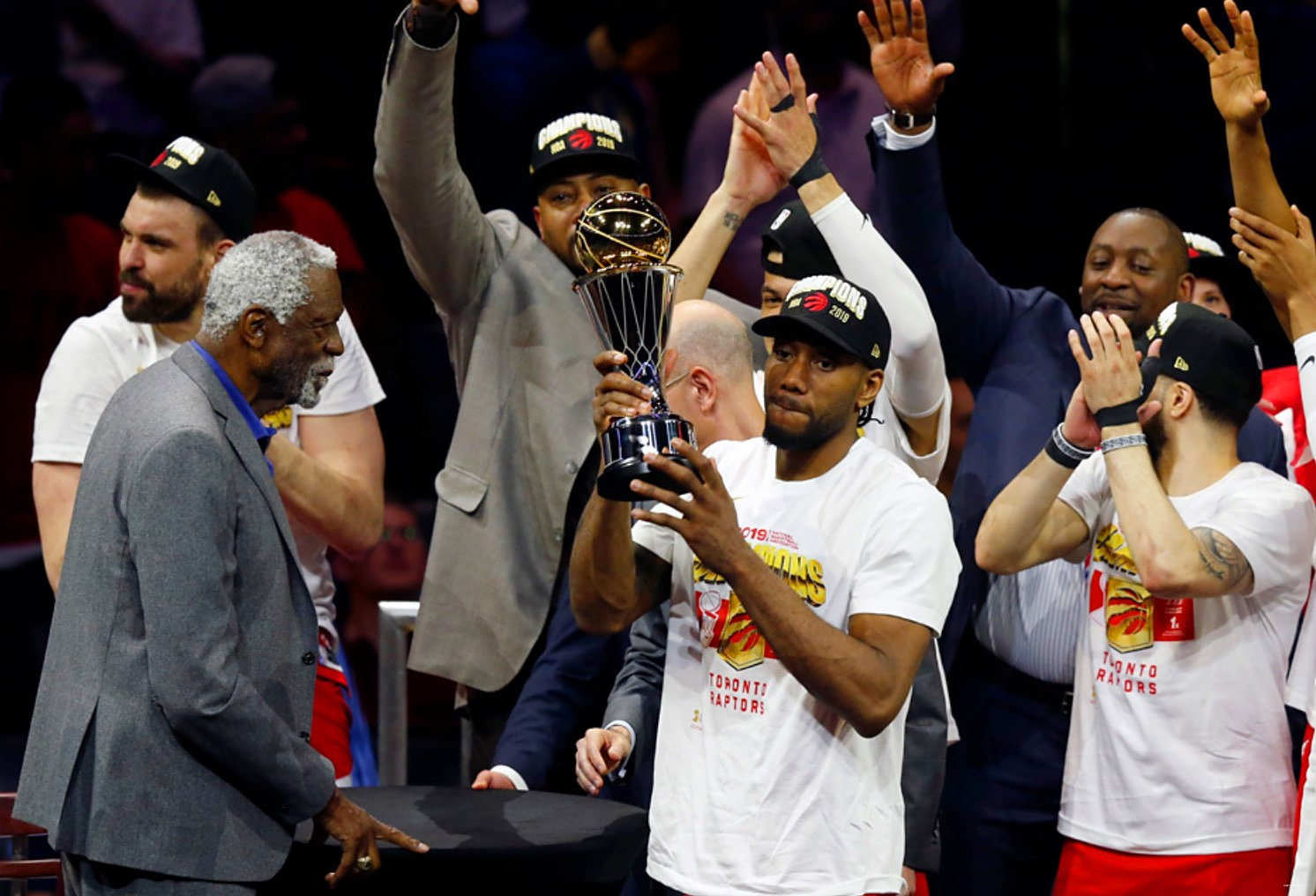 猛龙客场大胜老鹰，伦纳德27分